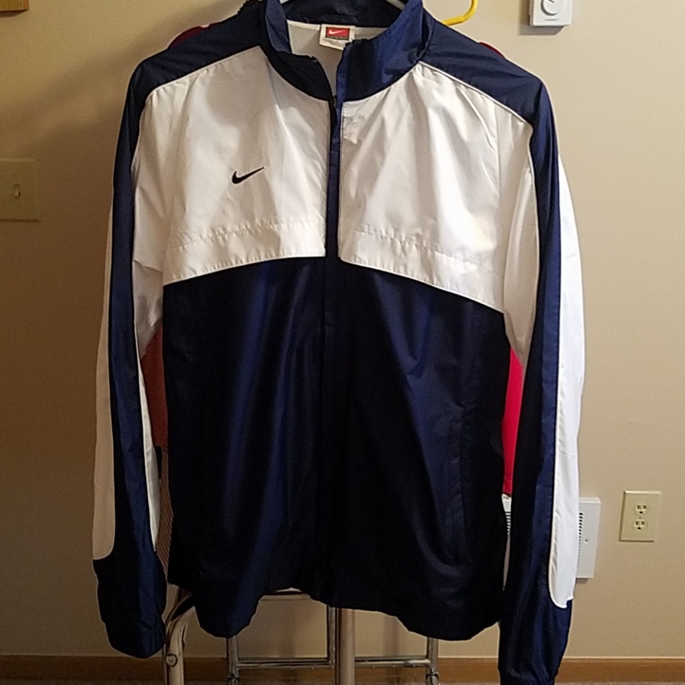 Nike windbreaker like new.